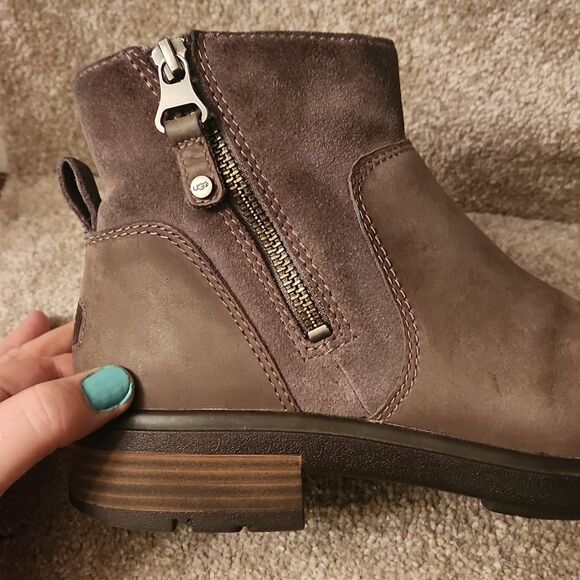 Ugg Women's Taupe Brown Moto-Style Ankle Boots w/ Side Zippers Size 9 - Picture 8 of 11